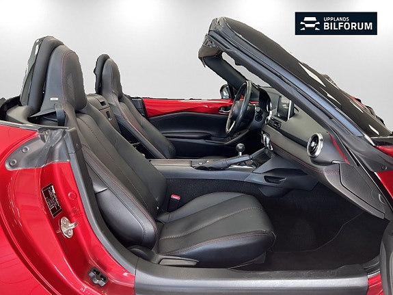 Mazda MX-5 9 of 17