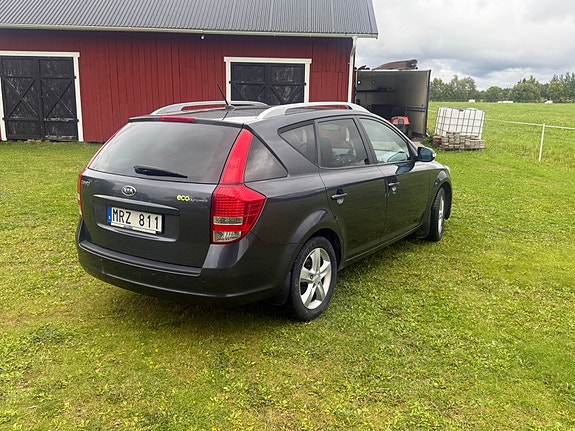 Kia Ceed 3 of 6
