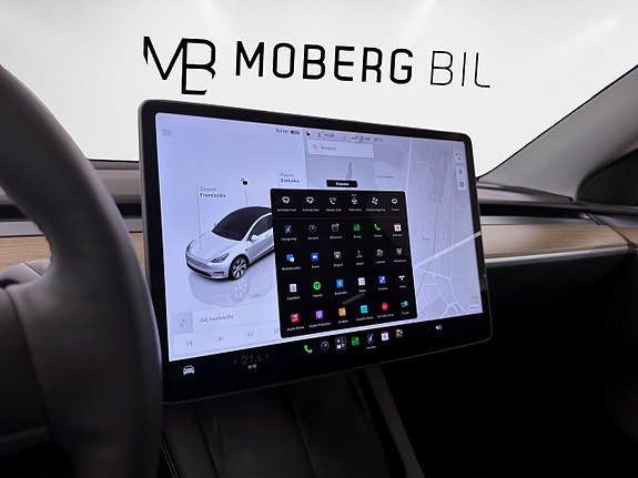 Tesla Model Y 17 of 19