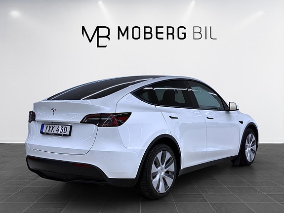 Tesla Model Y 6 of 19