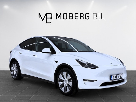 Tesla Model Y 4 of 19