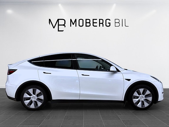 Tesla Model Y 5 of 19