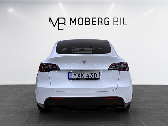 Tesla Model Y 7 of 19