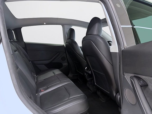Tesla Model Y 11 of 19