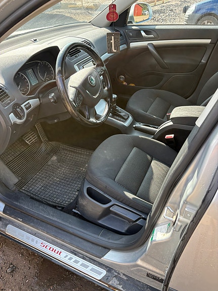 Skoda Octavia Scout 6 of 7