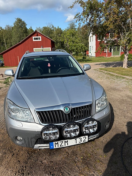 Skoda Octavia Scout 3 of 7