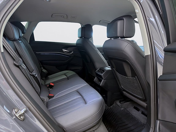 Audi Q8 10 of 23