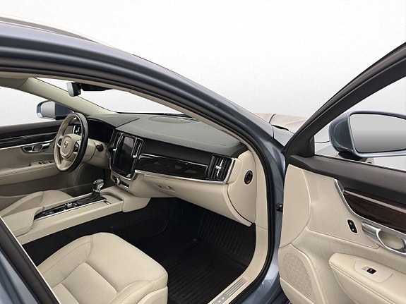 Volvo V90 26 of 30