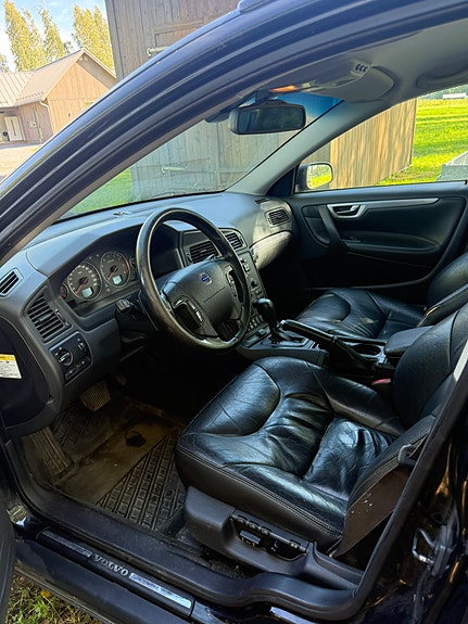 Volvo V70 4 of 5