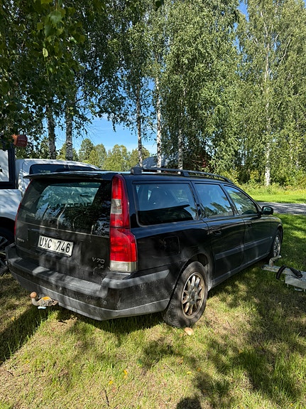 Volvo V70 3 of 5