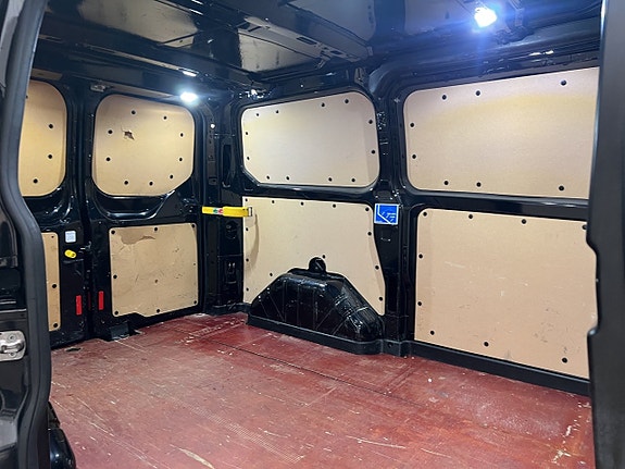 Ford Transit Custom 14 of 30