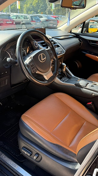 Lexus NX300h 7 of 13