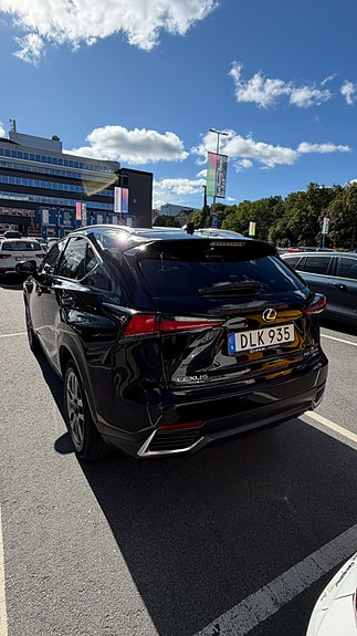 Lexus NX300h 3 of 13