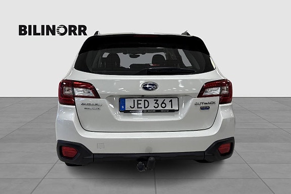Subaru Outback 4 of 11