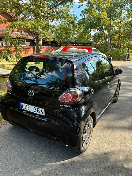 Toyota Aygo 2 of 6