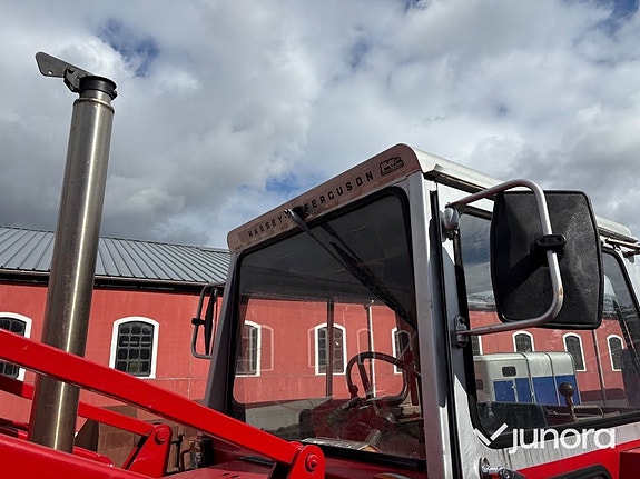 Traktor - Massey Ferguson 590 4WD 12 of 30