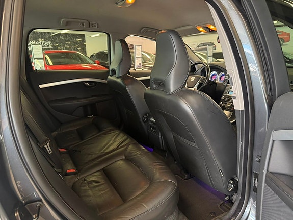 Volvo V70 11 of 19