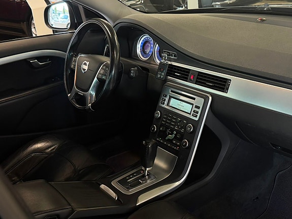 Volvo V70 13 of 19