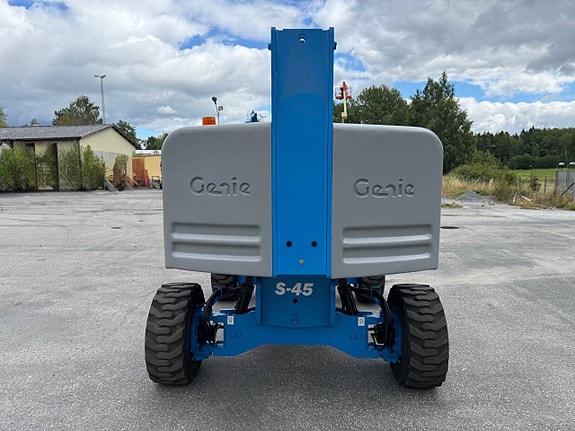 GENIE S-45 Bomlift – 15,7 m – 4WD – Nybesiktigad – Årsmodell 6 of 9