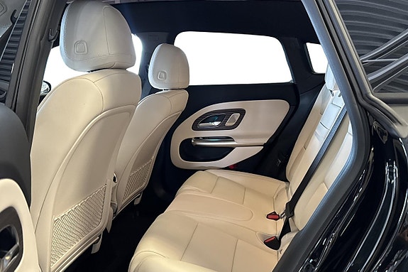 Mercedes-Benz CLA350 14 of 26