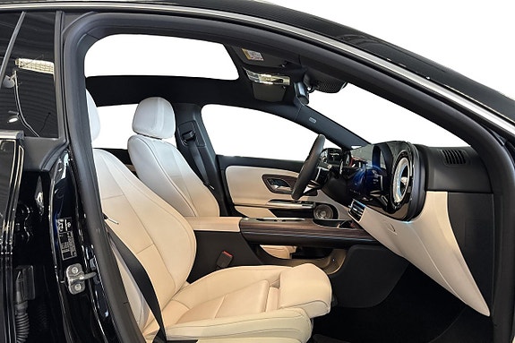 Mercedes-Benz CLA350 10 of 26
