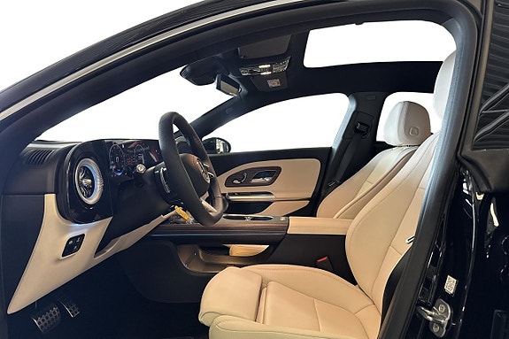 Mercedes-Benz CLA350 7 of 26