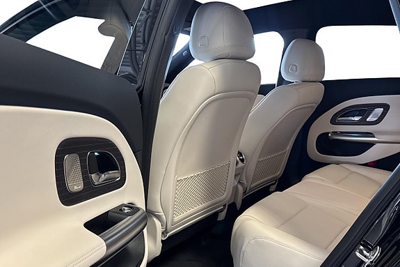 Mercedes-Benz CLA350 13 of 26