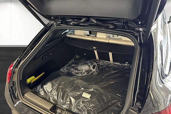 Mercedes-Benz CLA350 17 of 26