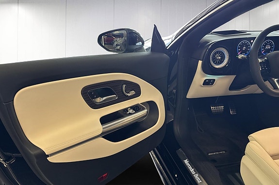 Mercedes-Benz CLA350 6 of 26