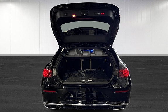 Mercedes-Benz CLA350 16 of 26