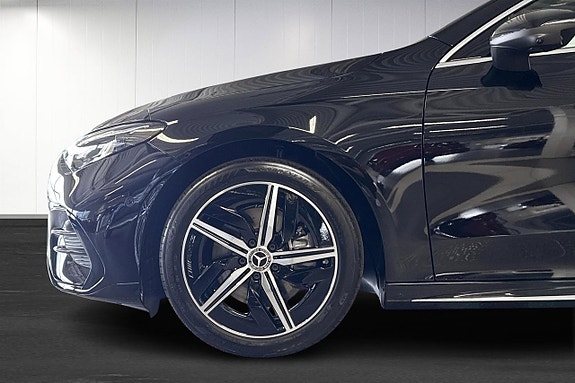Mercedes-Benz CLA350 5 of 26