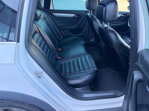 Volkswagen Passat Alltrack 16 of 27