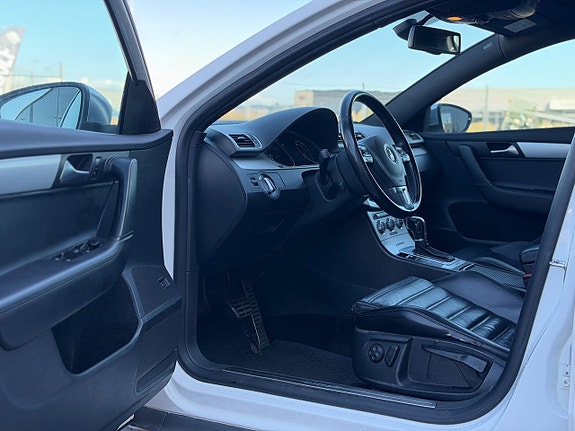 Volkswagen Passat Alltrack 8 of 27