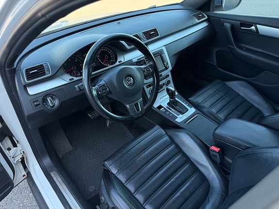 Volkswagen Passat Alltrack 10 of 27