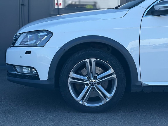 Volkswagen Passat Alltrack 3 of 27