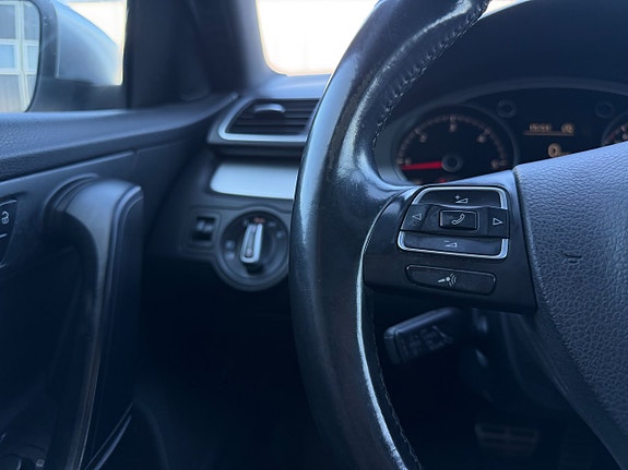 Volkswagen Passat Alltrack 22 of 27