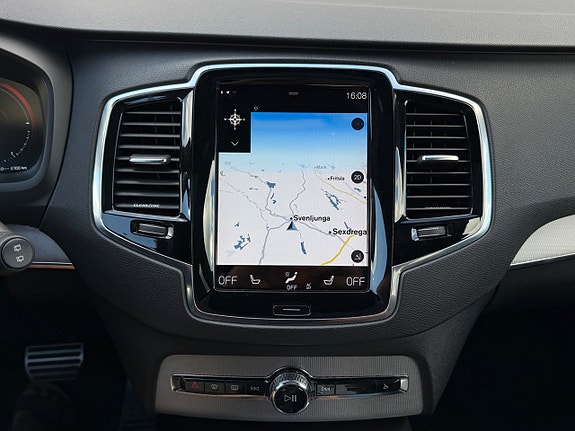 Volvo XC90 16 of 25