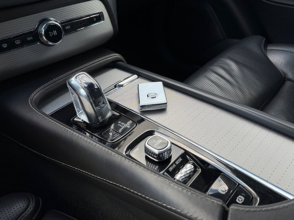 Volvo XC90 17 of 25