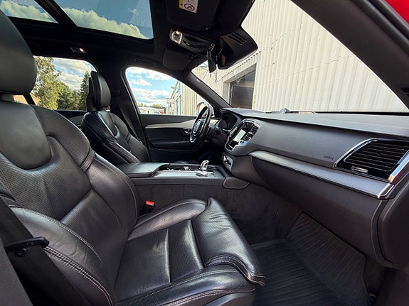 Volvo XC90 14 of 25
