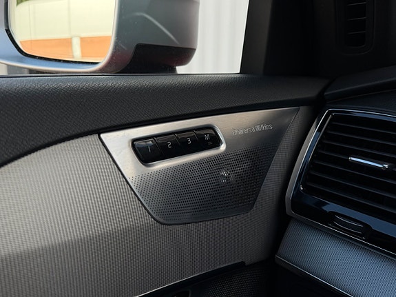 Volvo XC90 18 of 25