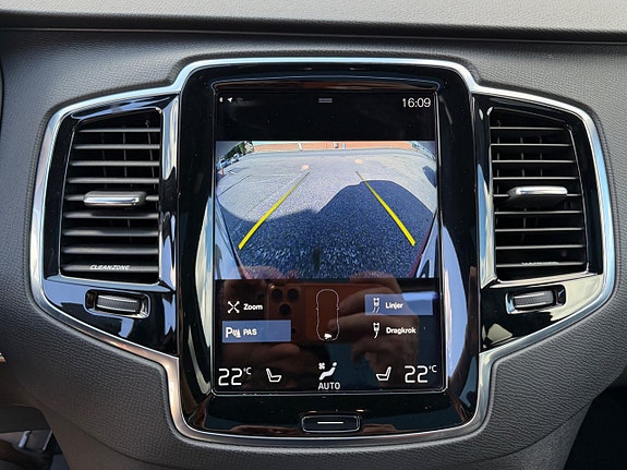 Volvo XC90 20 of 25