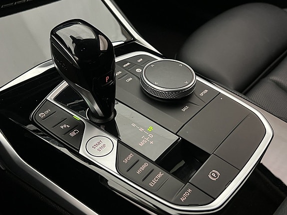 BMW 330e 25 of 30