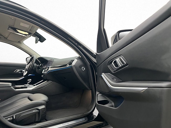 BMW 330e 28 of 30
