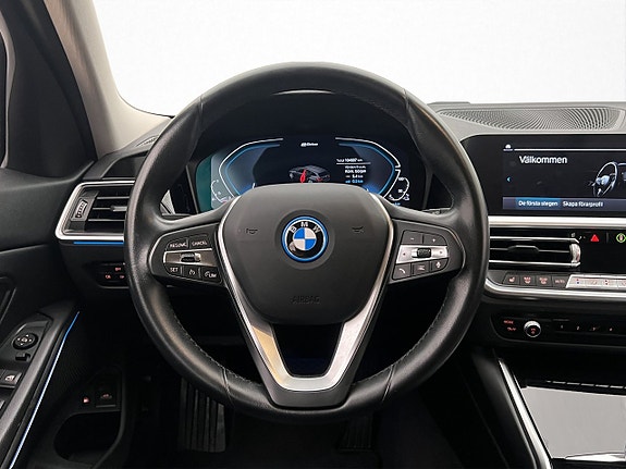 BMW 330e 14 of 30