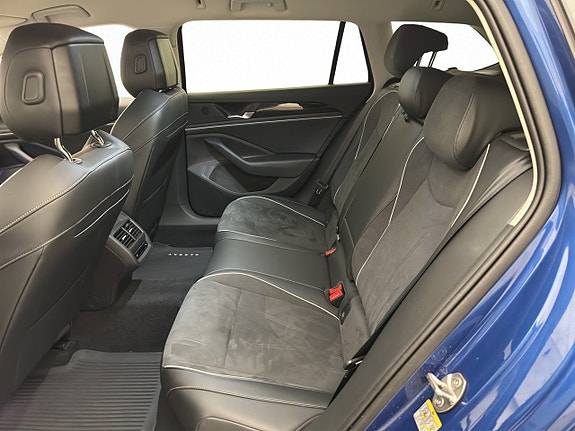Volkswagen Passat 16 of 30