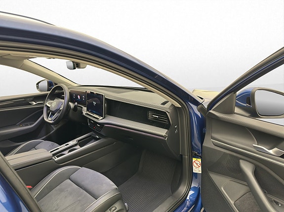 Volkswagen Passat 14 of 30