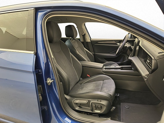 Volkswagen Passat 13 of 30