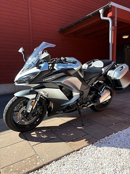 Kawasaki Ninja Z1000SX 6 of 6