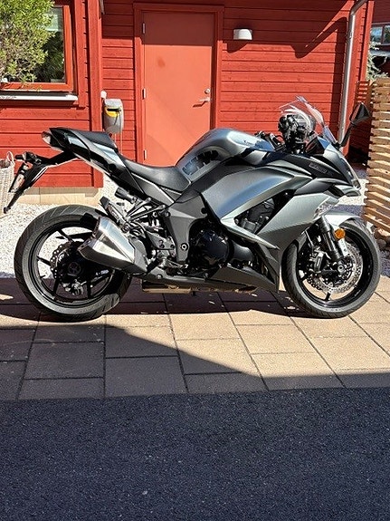 Kawasaki Ninja Z1000SX 4 of 6