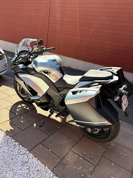 Kawasaki Ninja Z1000SX 5 of 6